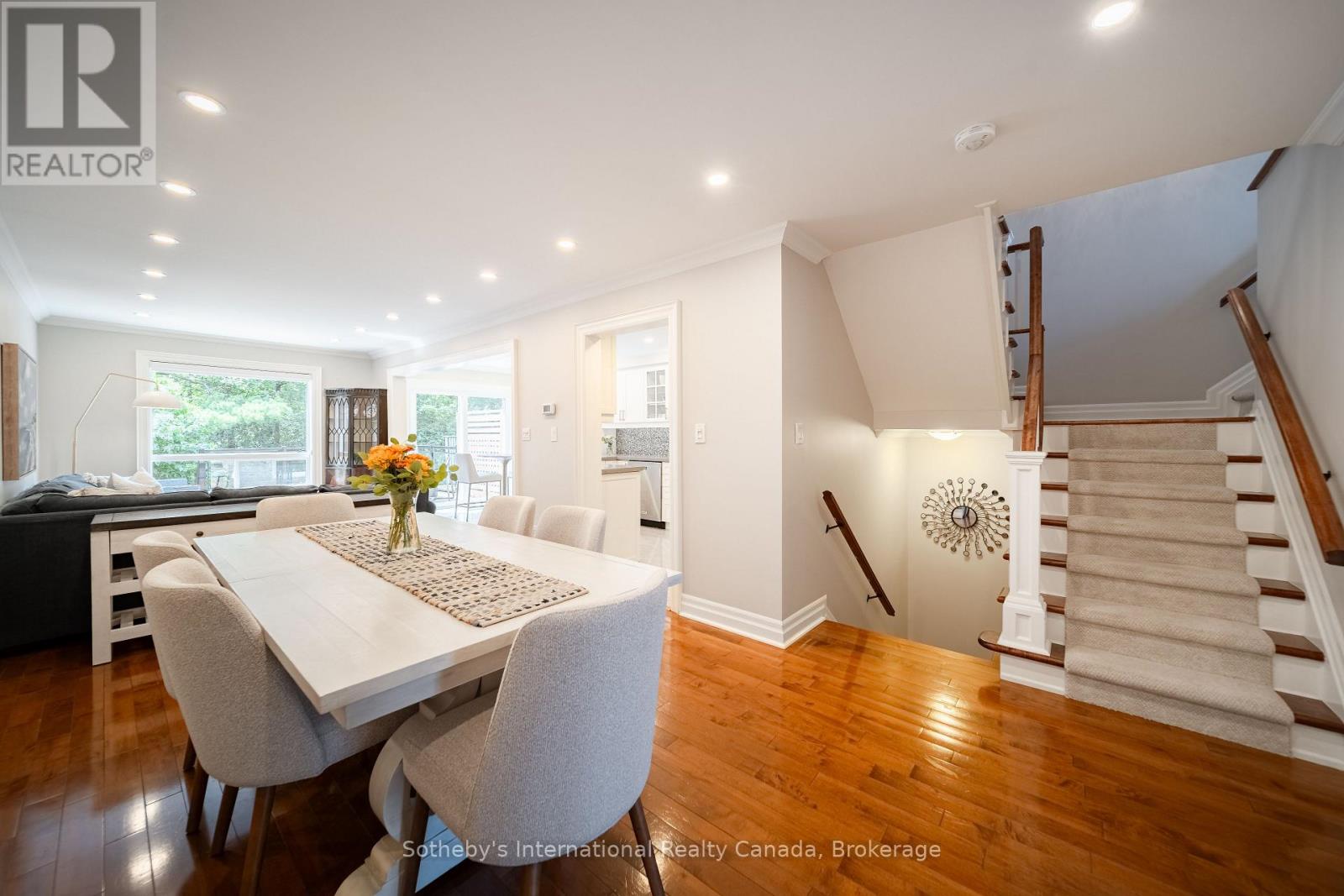 339 RAVINEVIEW WAY