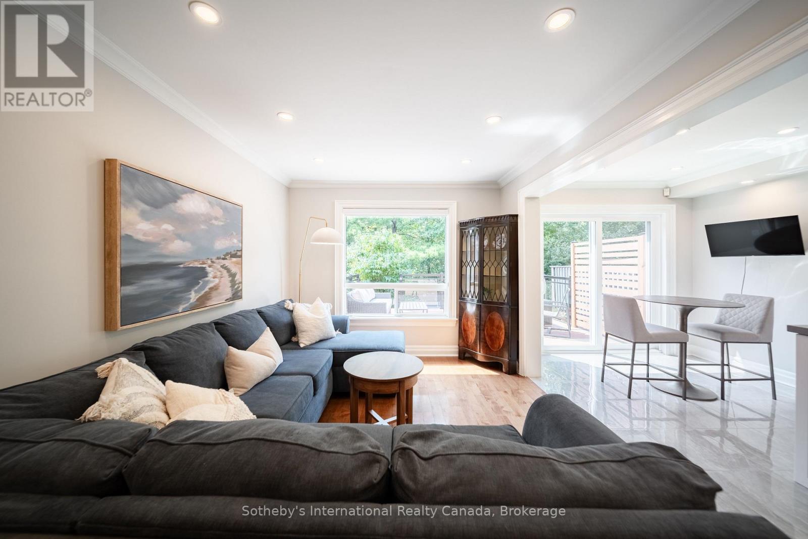 339 RAVINEVIEW WAY