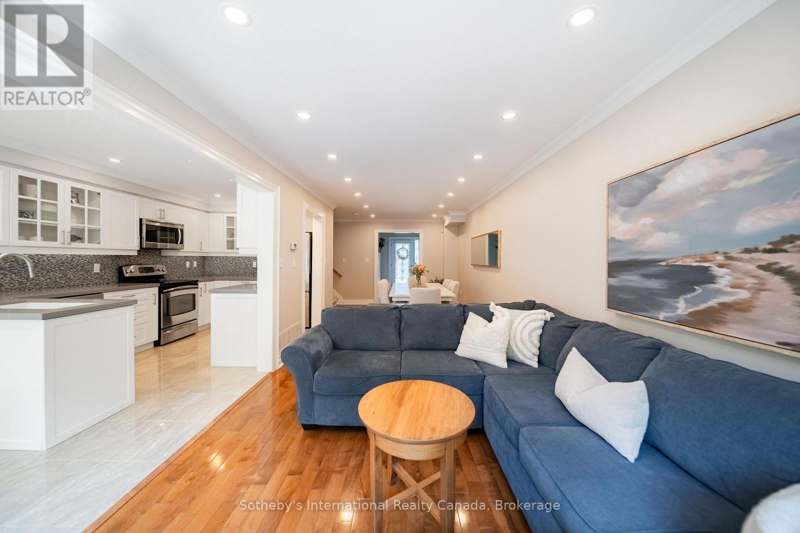 339 RAVINEVIEW WAY