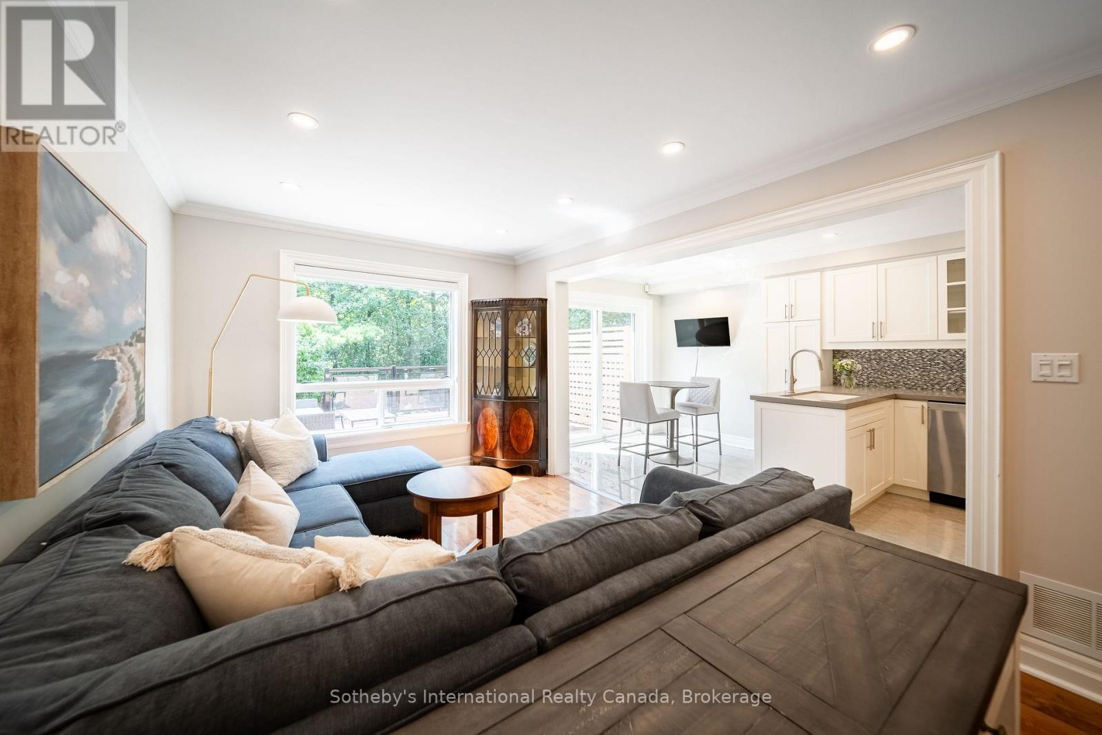339 RAVINEVIEW WAY