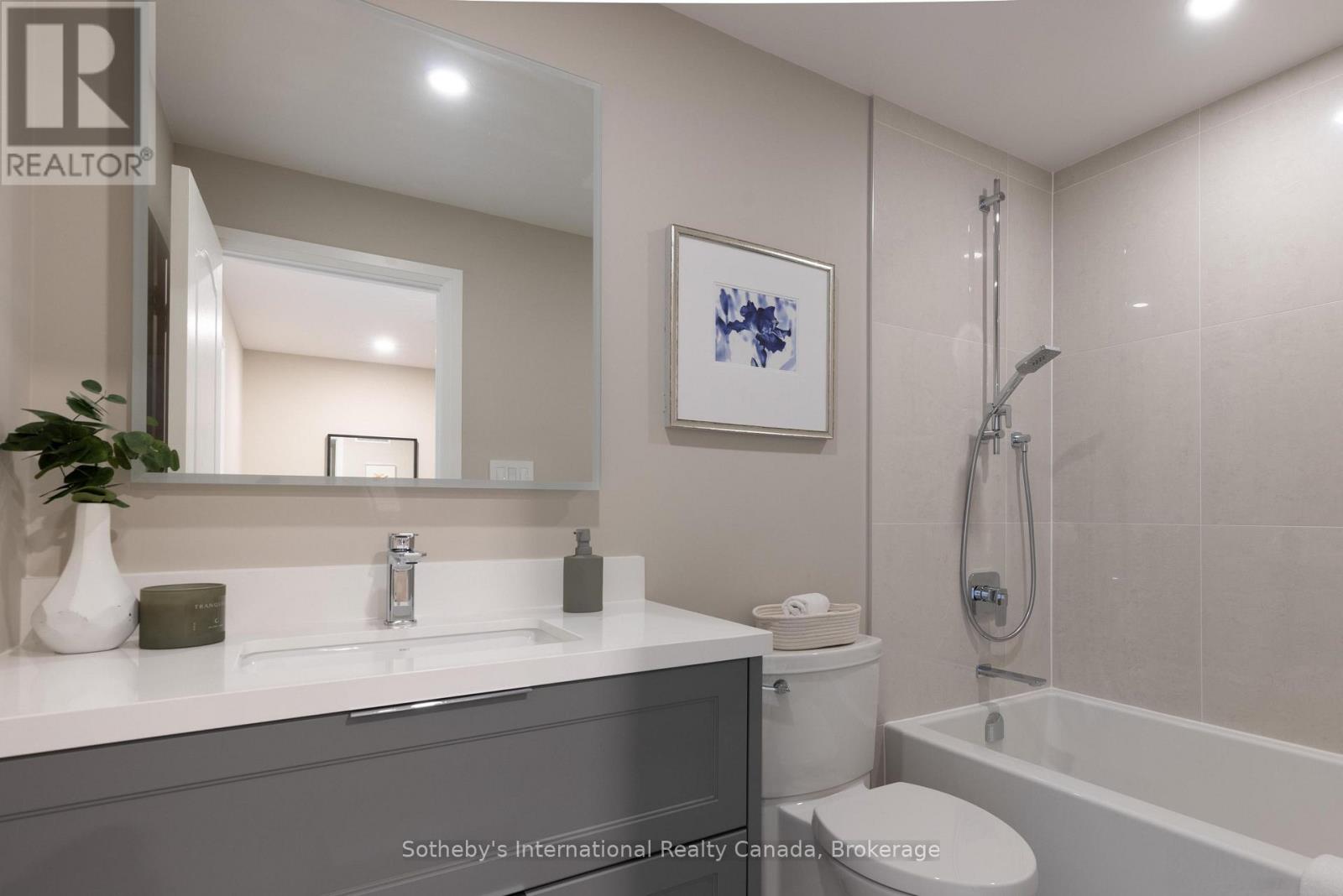 32A - 1064 QUEEN STREET W