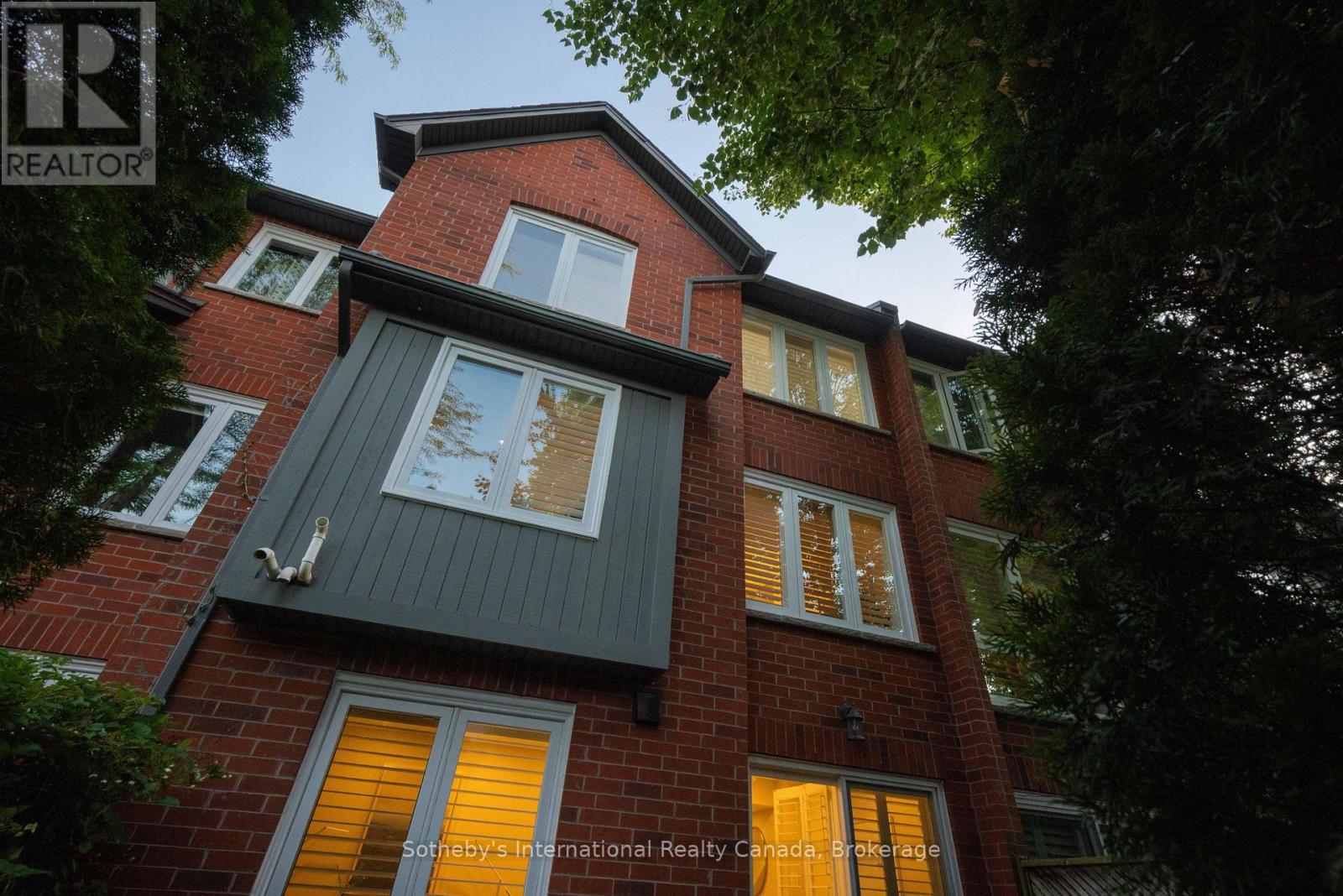 32A - 1064 QUEEN STREET W
