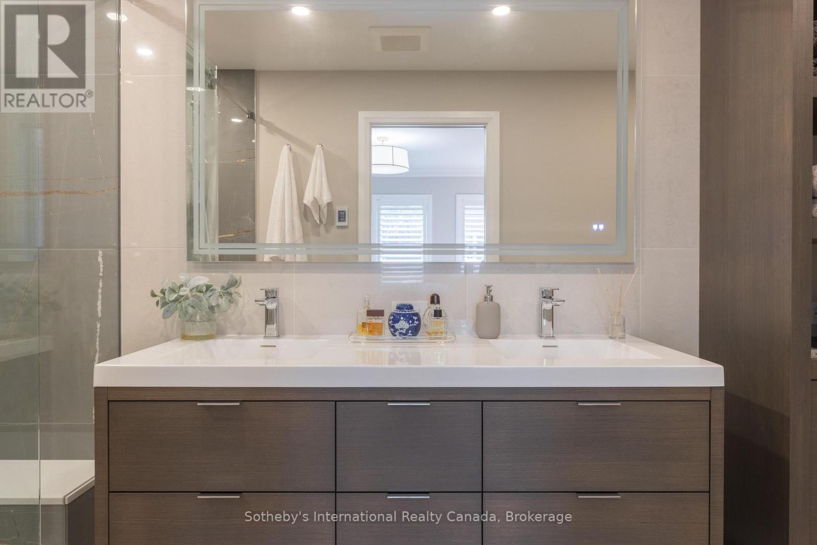 32A - 1064 QUEEN STREET W