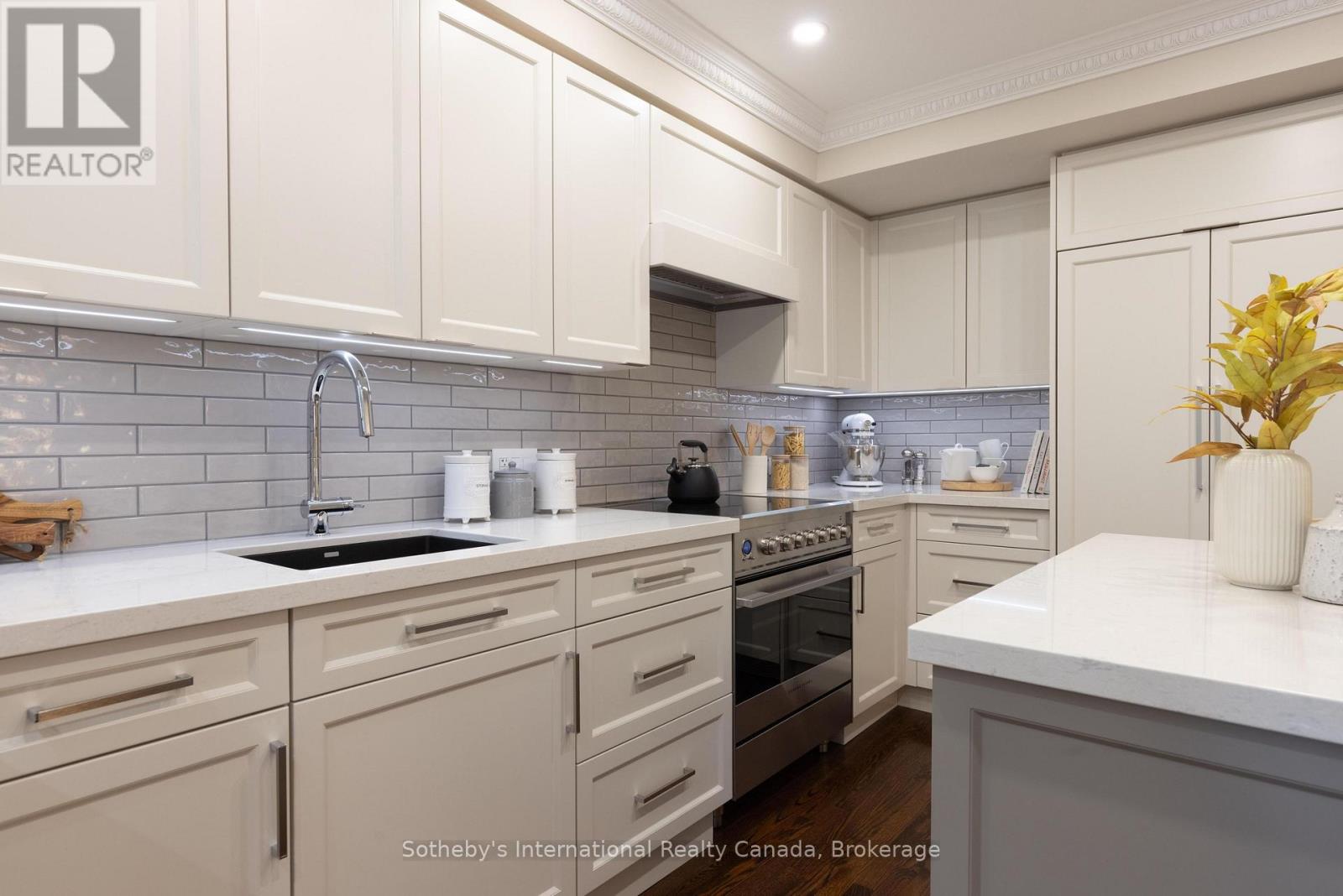 32A - 1064 QUEEN STREET W