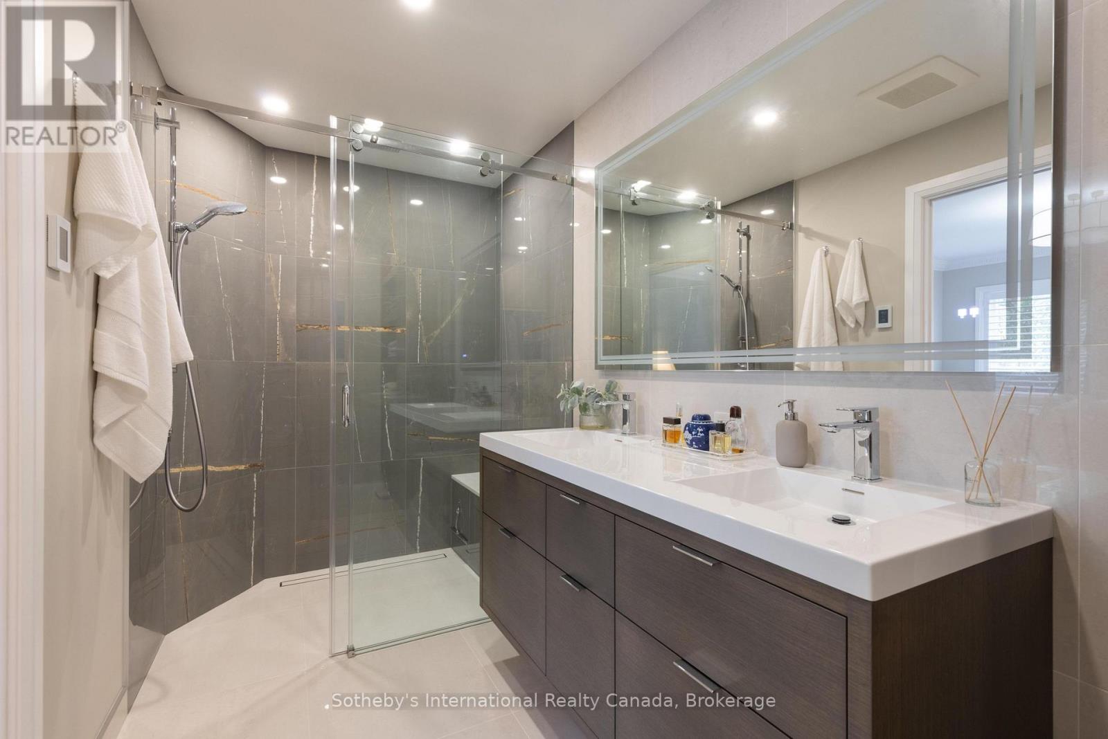 32A - 1064 QUEEN STREET W
