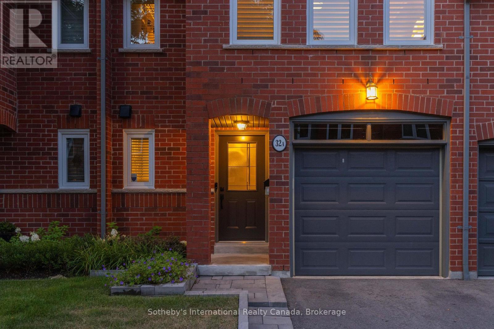 32A - 1064 QUEEN STREET W