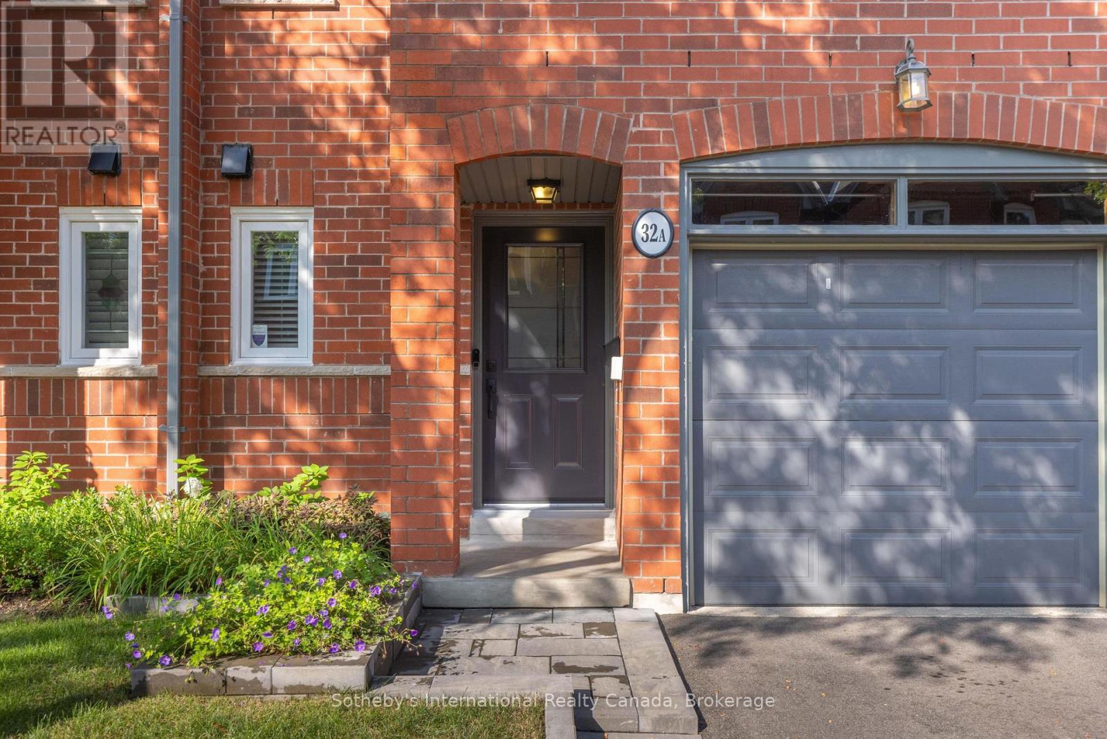 32A - 1064 QUEEN STREET W