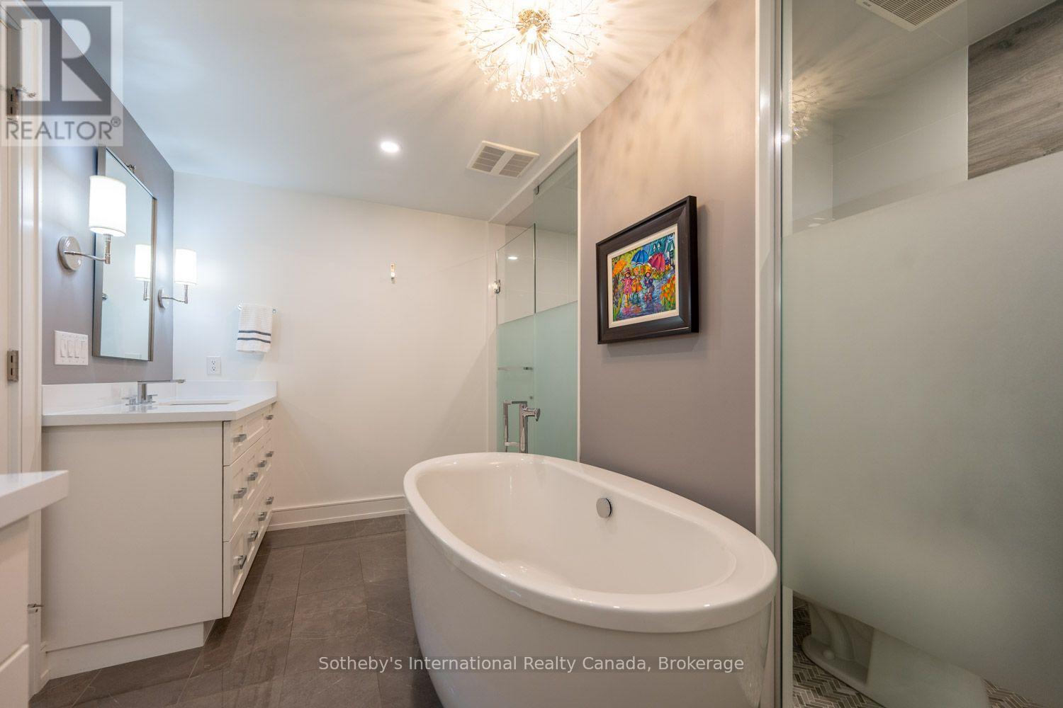 508 - 2060 LAKESHORE ROAD