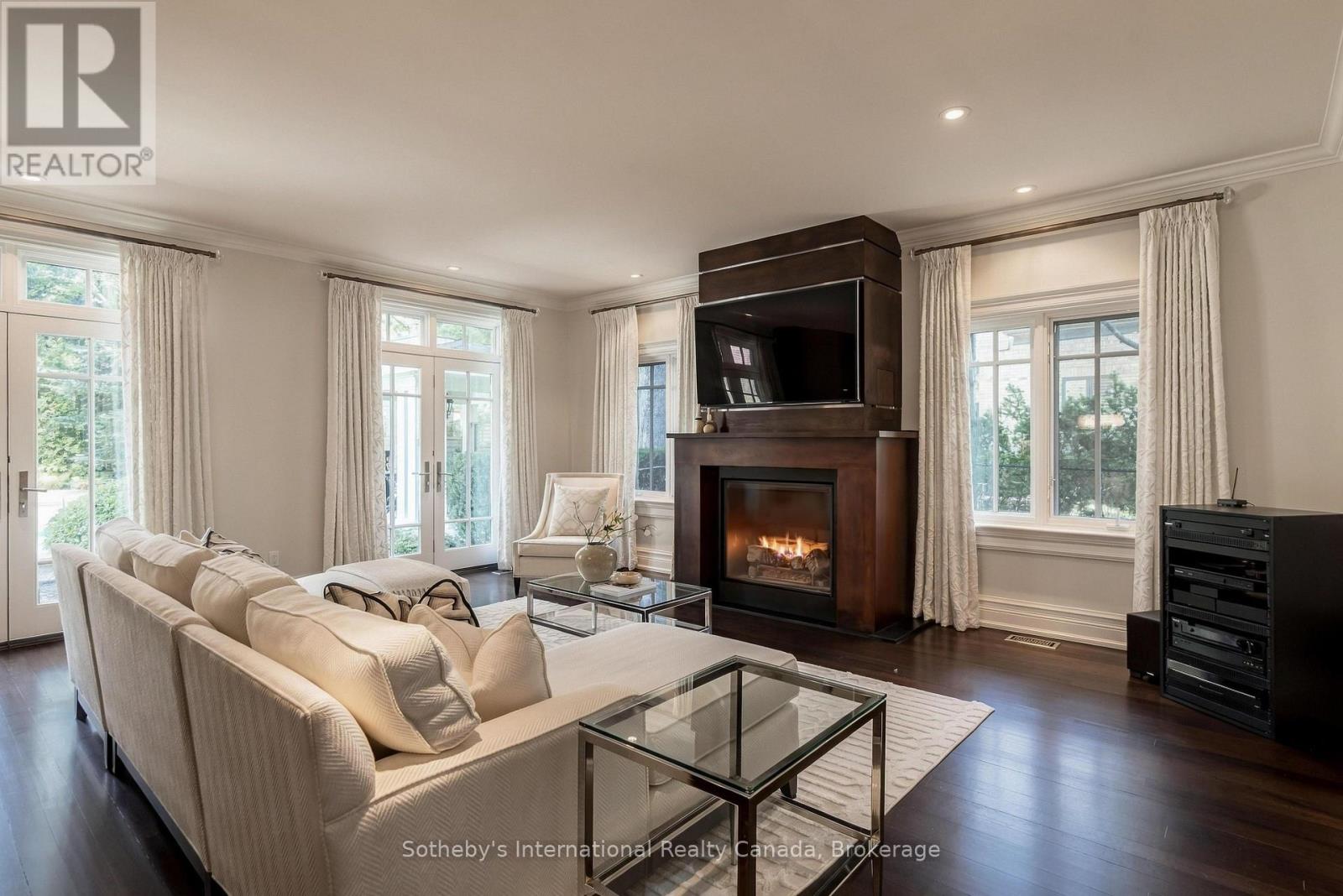 1073 LAKESHORE ROAD E