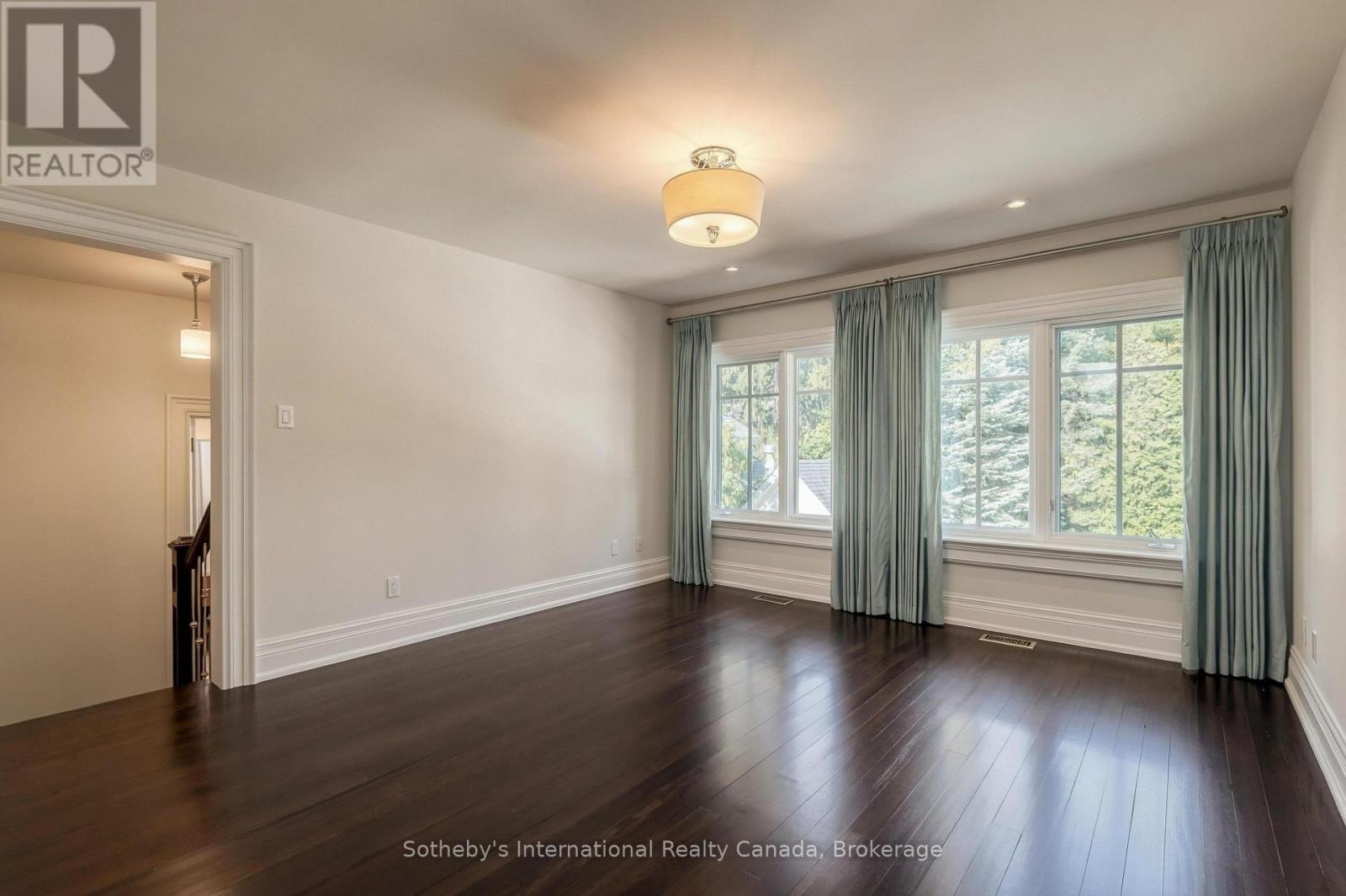 1073 LAKESHORE ROAD E