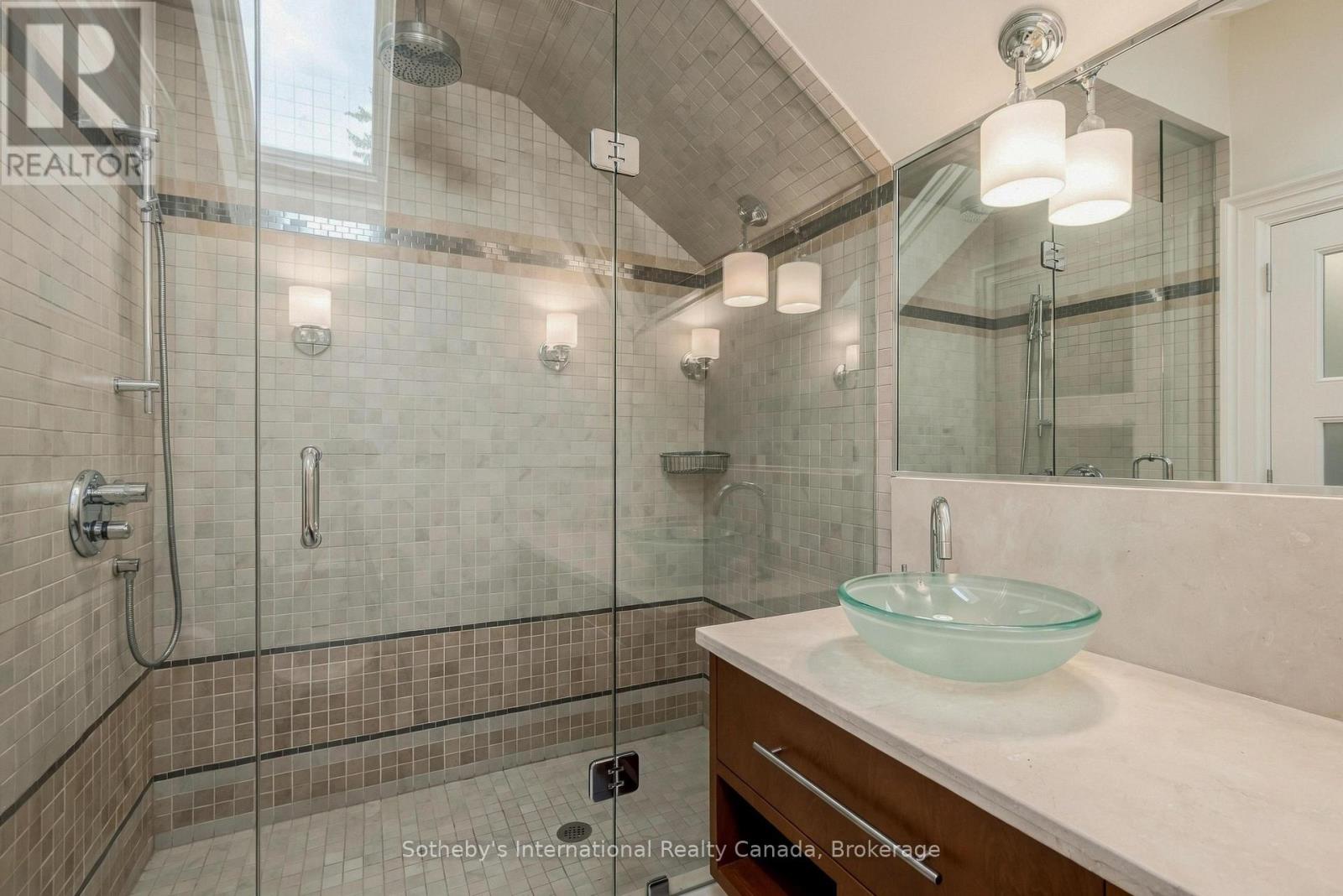1073 LAKESHORE ROAD E
