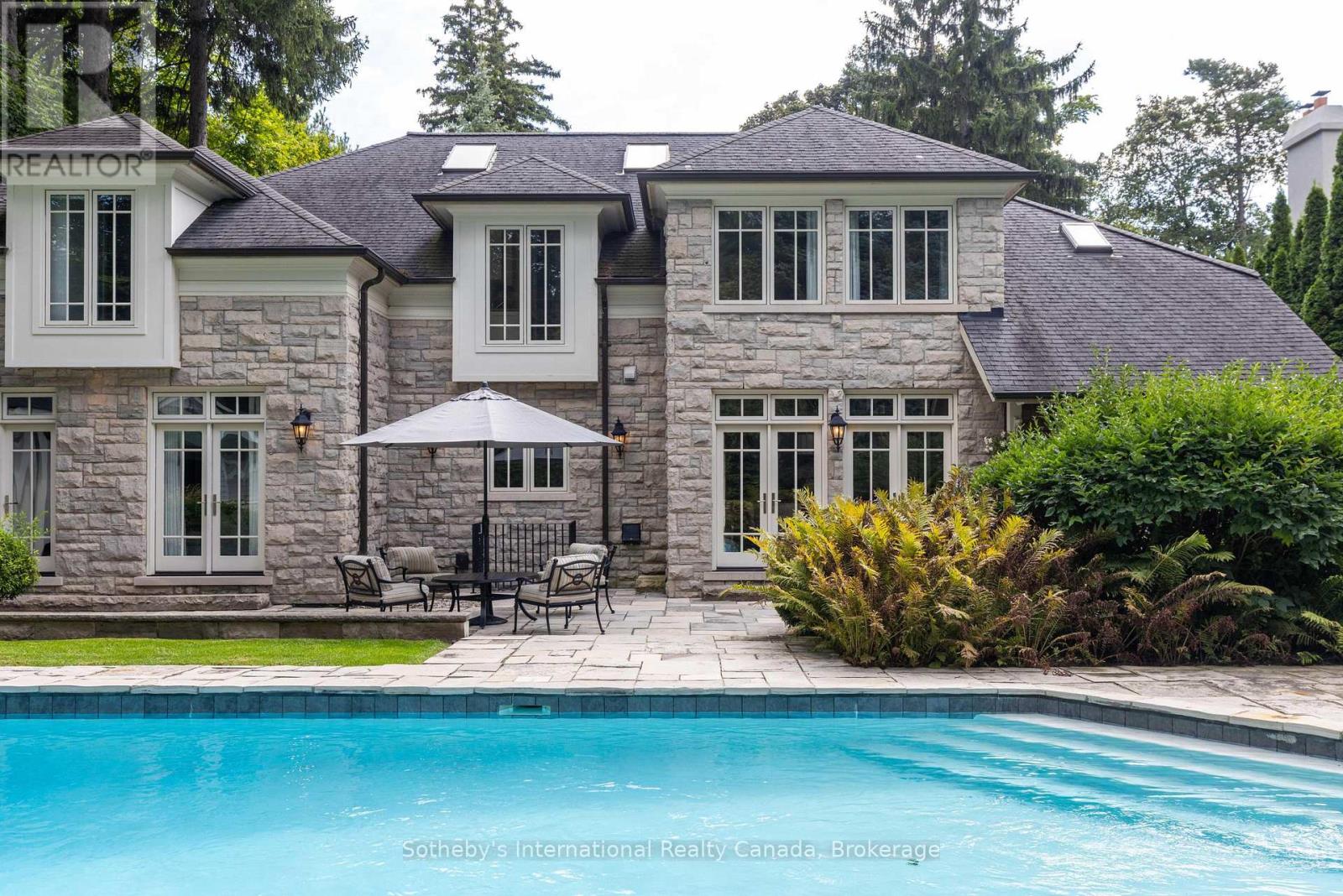 1073 LAKESHORE ROAD E