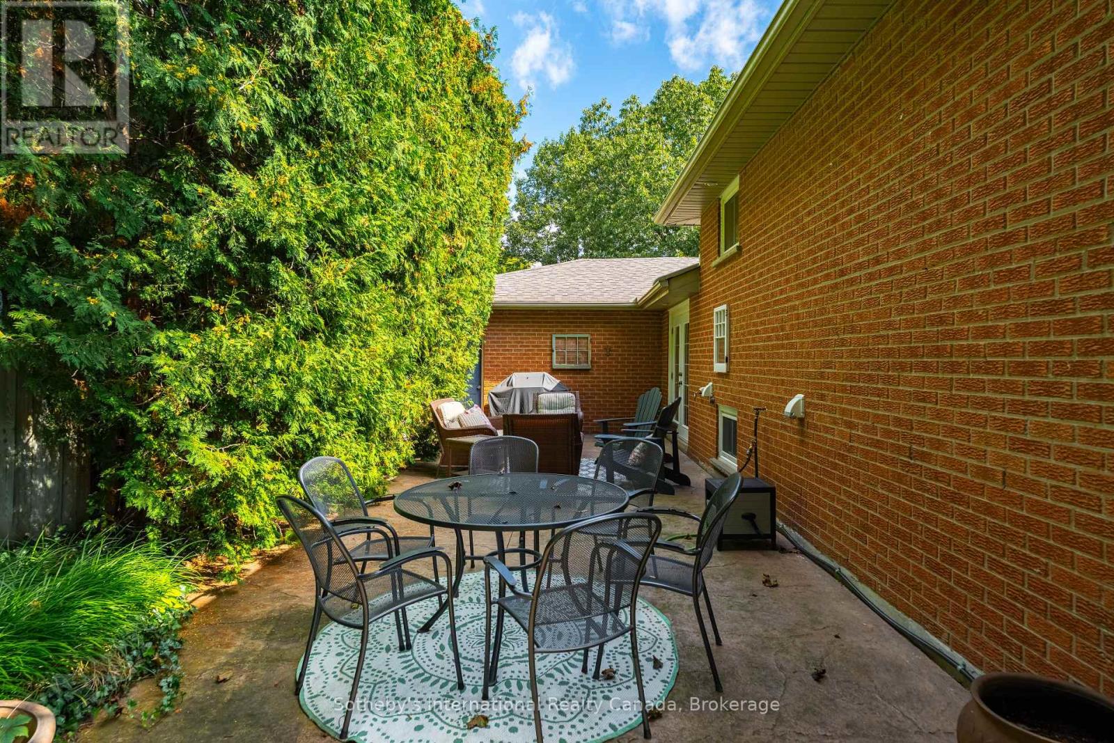 885 FLETCHER VALLEY CRESCENT