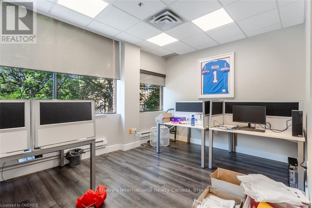 200 - 180 JAMES STREET S