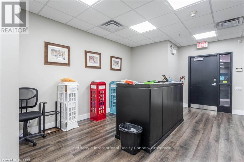 200 - 180 JAMES STREET S