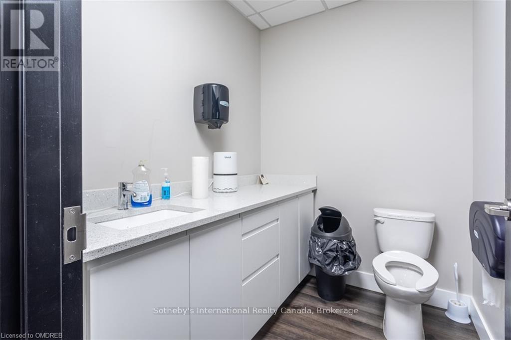 200 - 180 JAMES STREET S