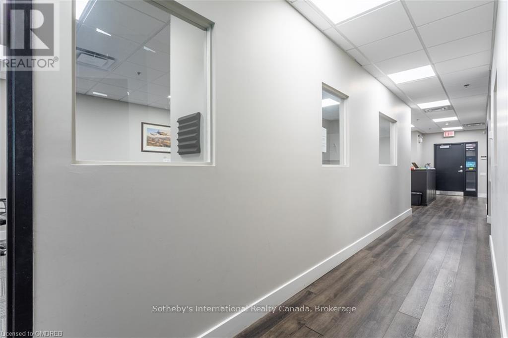 200 - 180 JAMES STREET S