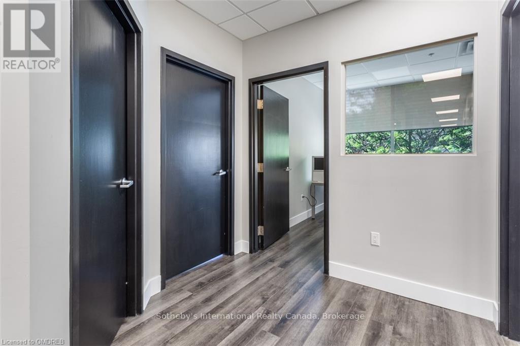 200 - 180 JAMES STREET S