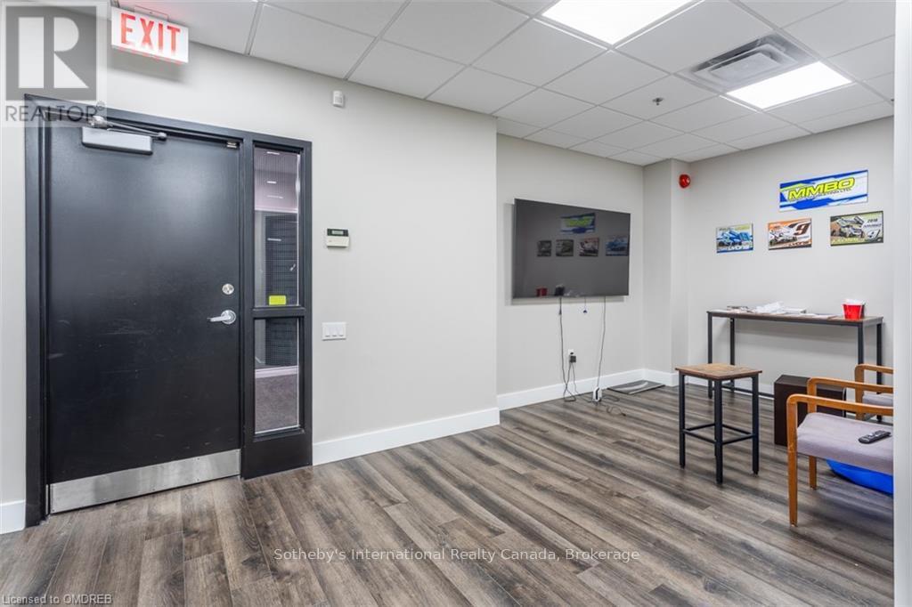 200 - 180 JAMES STREET S