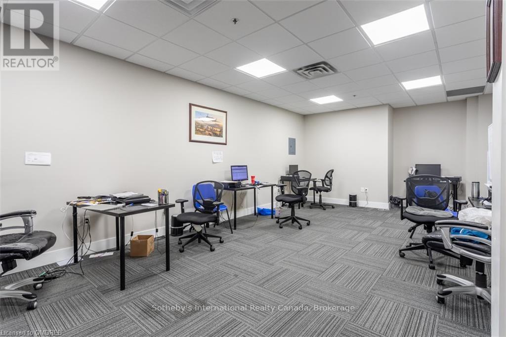 200 - 180 JAMES STREET S