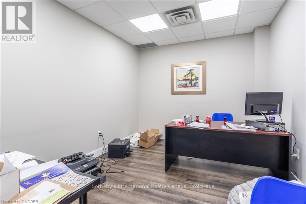 200 - 180 JAMES STREET S