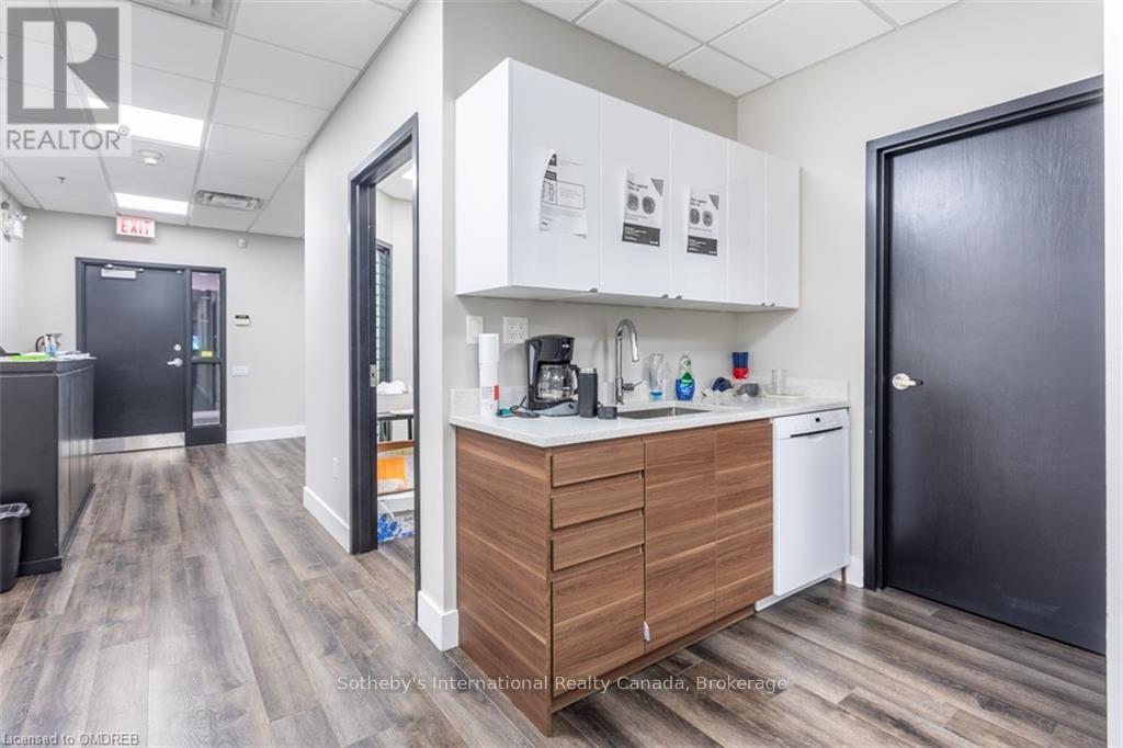 200 - 180 JAMES STREET S