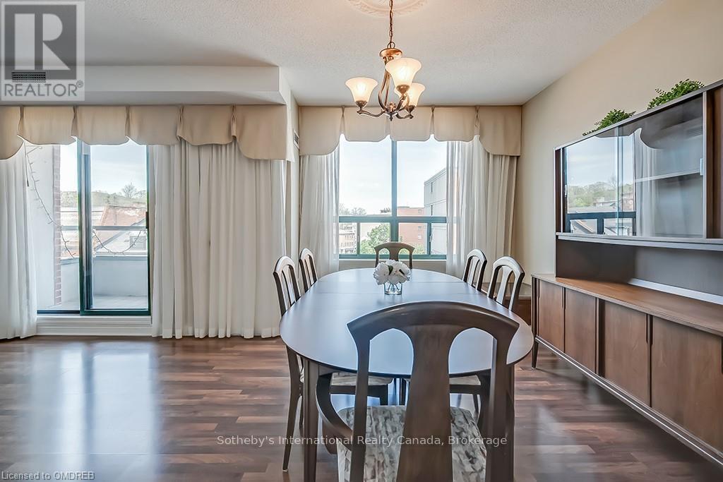 401 - 8 MAIN STREET E