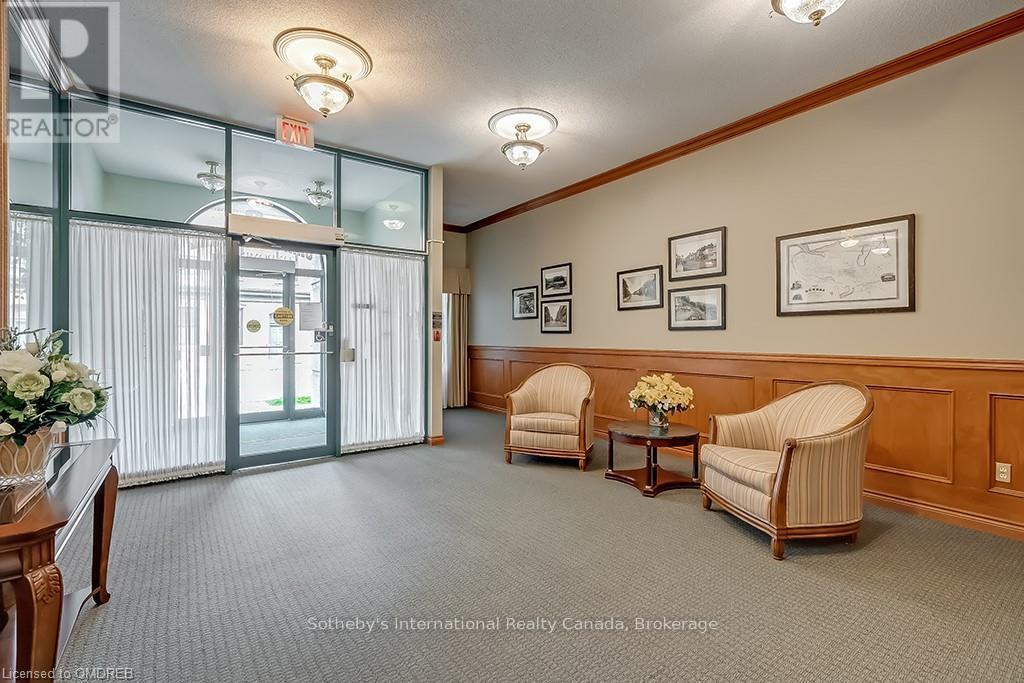 401 - 8 MAIN STREET E