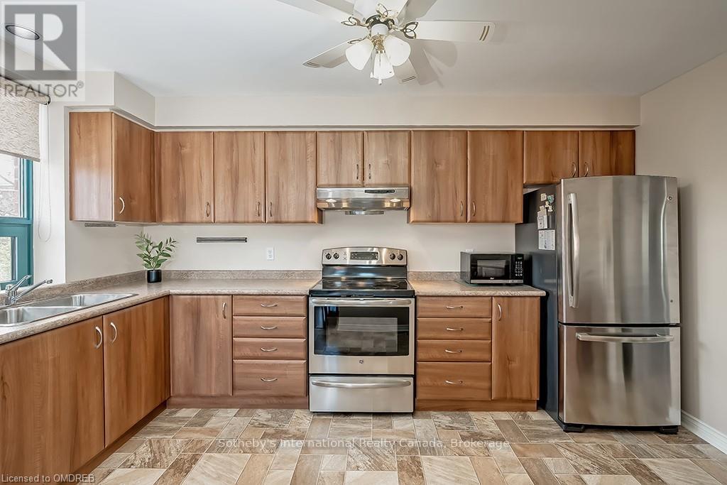 401 - 8 MAIN STREET E