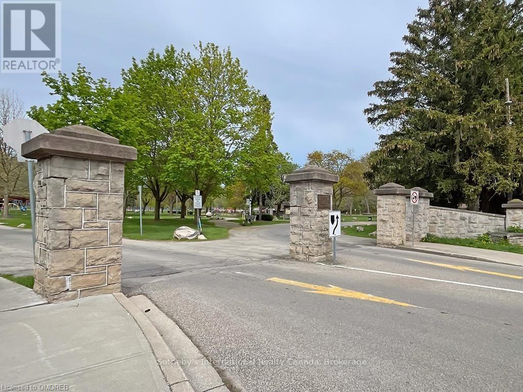 401 - 8 MAIN STREET E