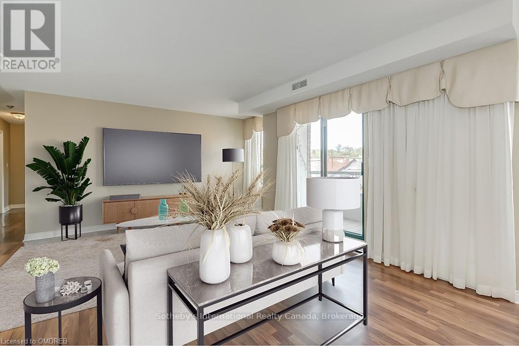 401 - 8 MAIN STREET E