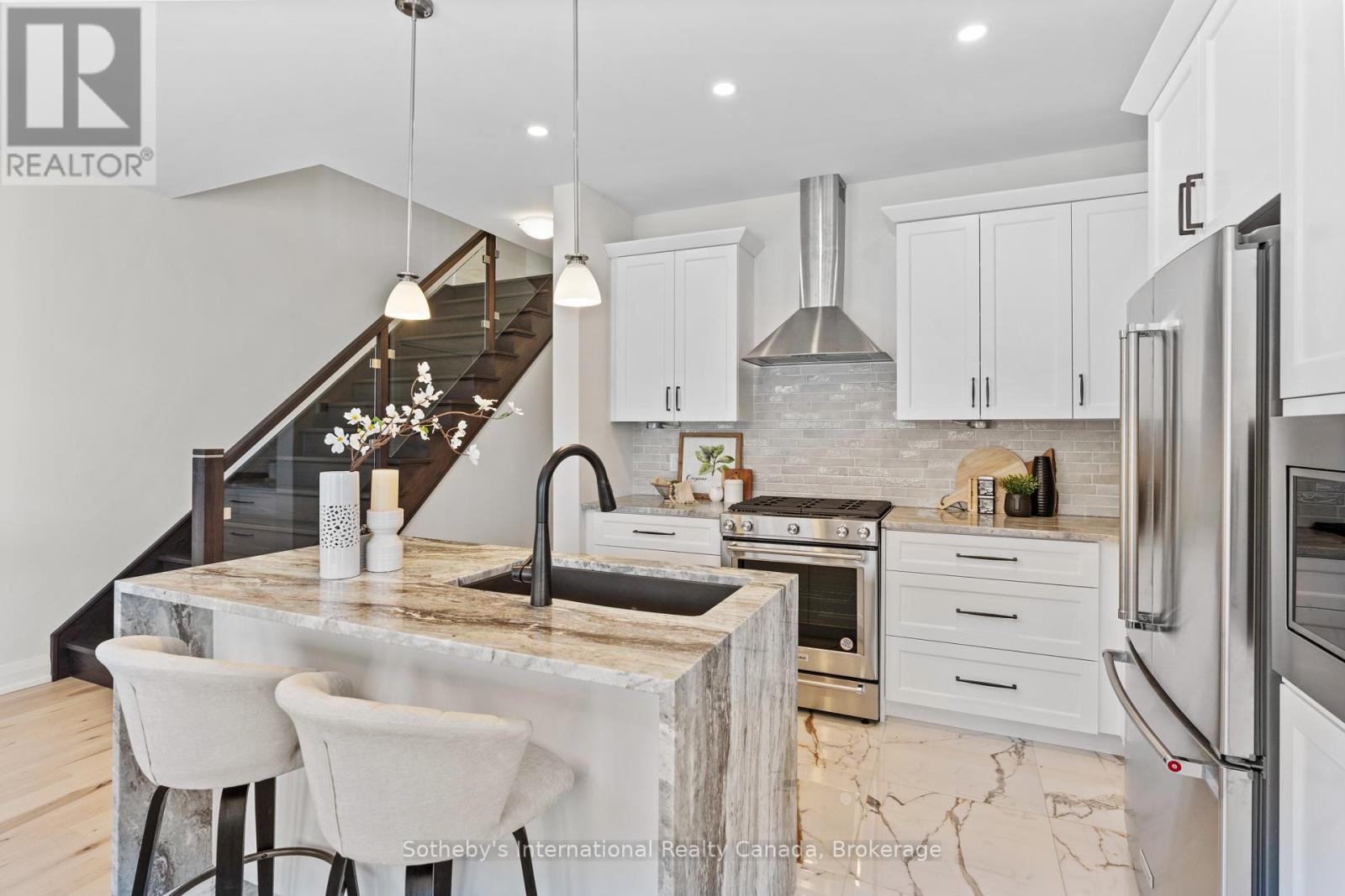 12 - 675 VICTORIA ROAD N