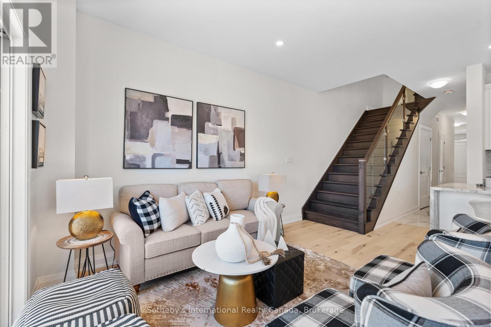 12 - 675 VICTORIA ROAD N