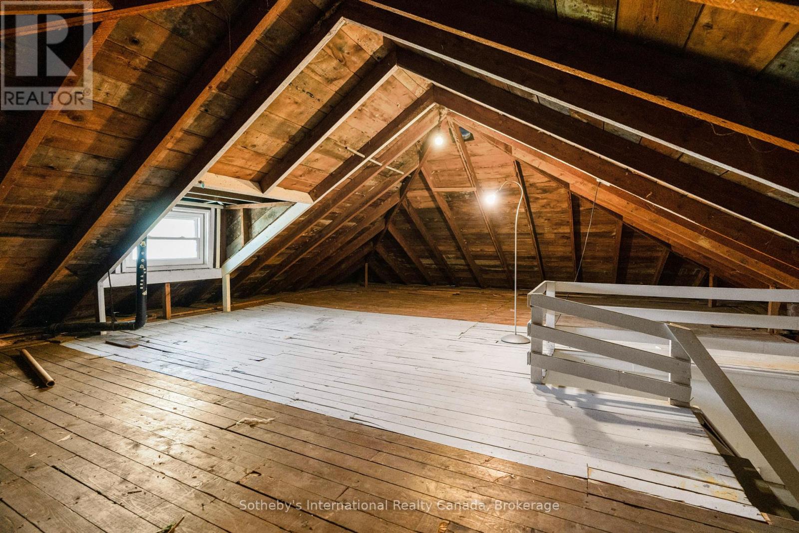 122 LAKE AVENUE DRIVE