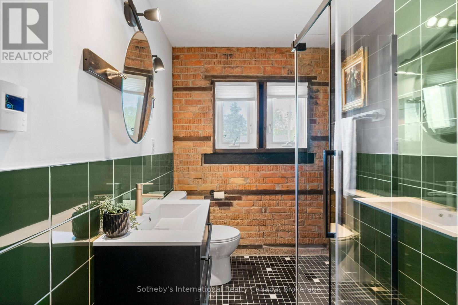 122 LAKE AVENUE DRIVE