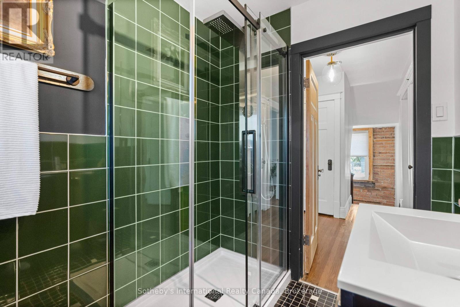 122 LAKE AVENUE DRIVE