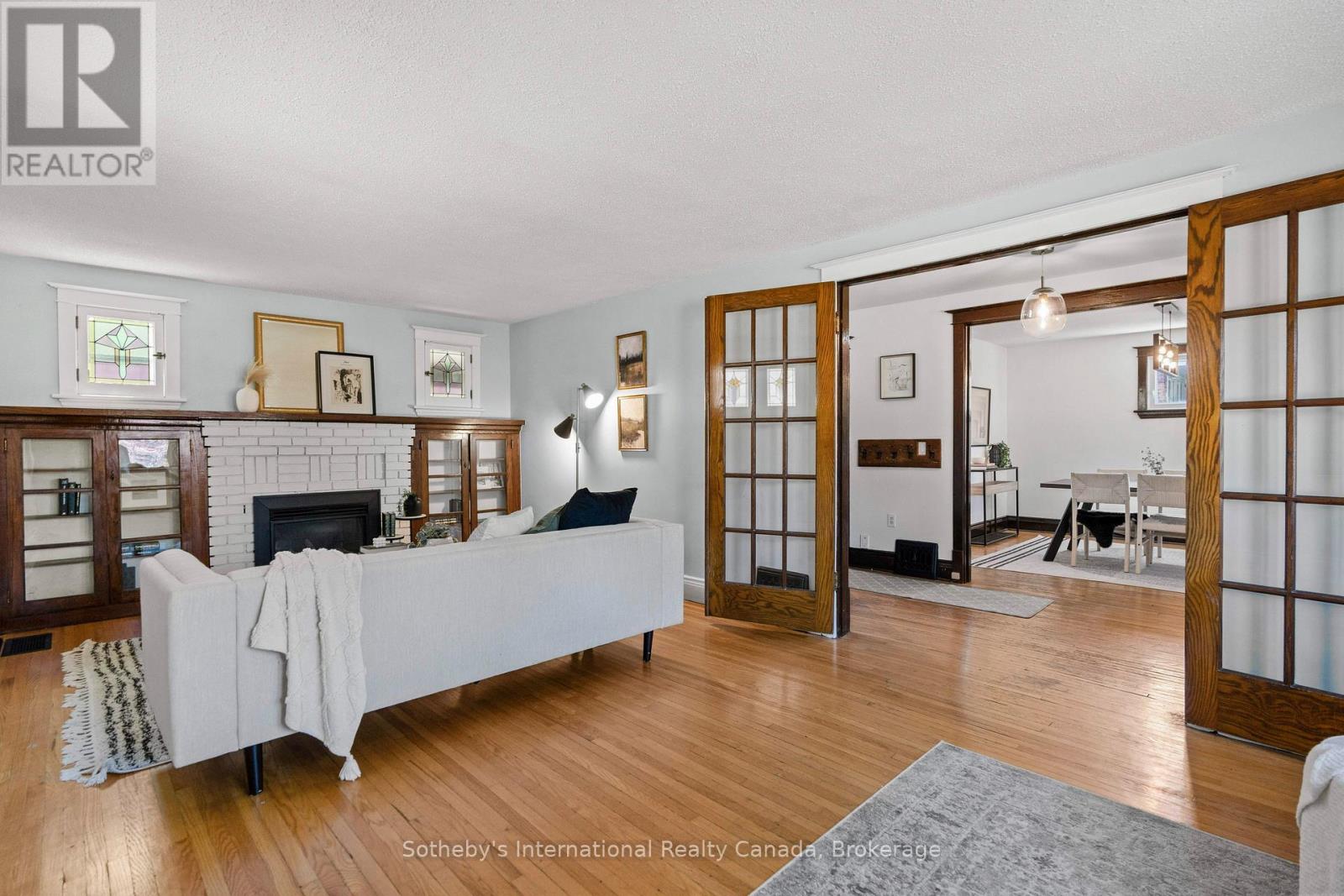 122 LAKE AVENUE DRIVE