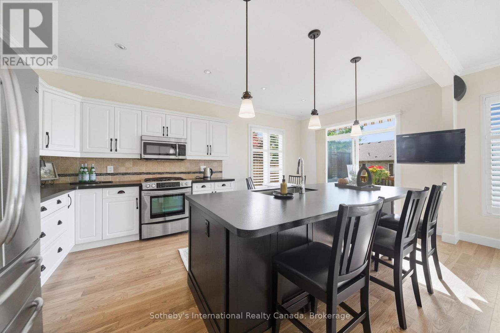 6 - 21 ST JOHNS DRIVE