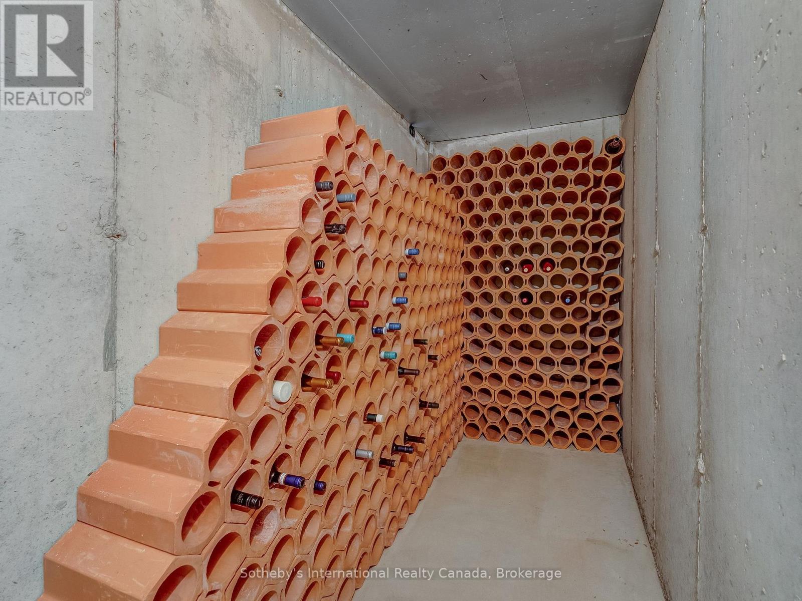 6 - 21 ST JOHNS DRIVE