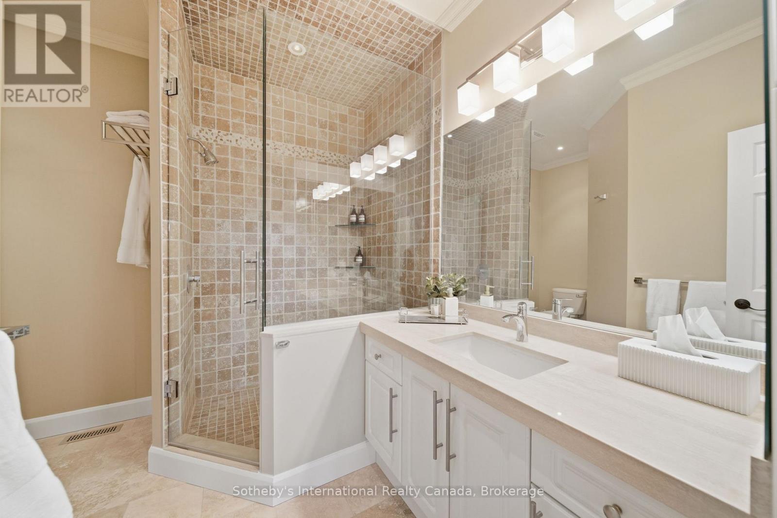 6 - 21 ST JOHNS DRIVE