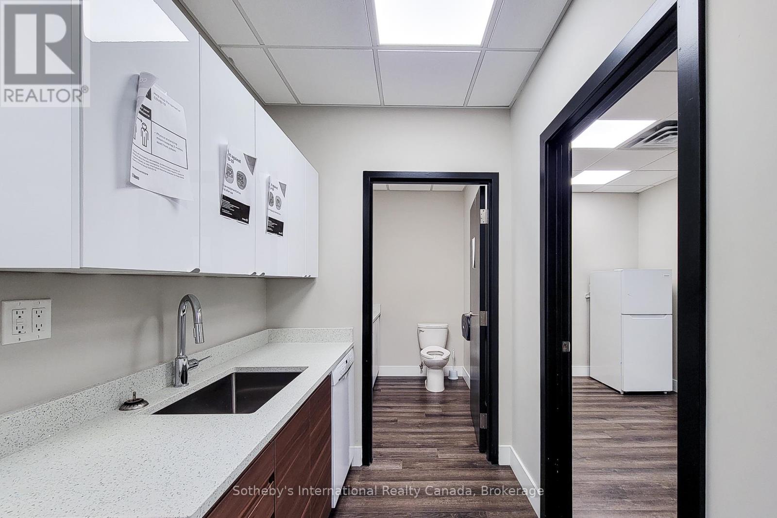 200 - 180 JAMES STREET S