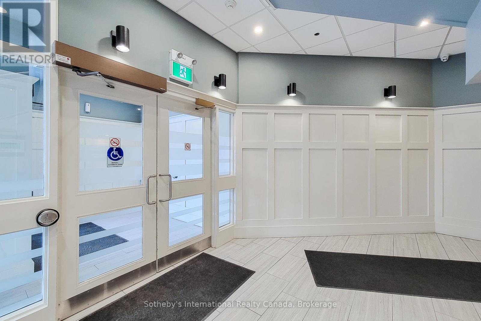 200 - 180 JAMES STREET S