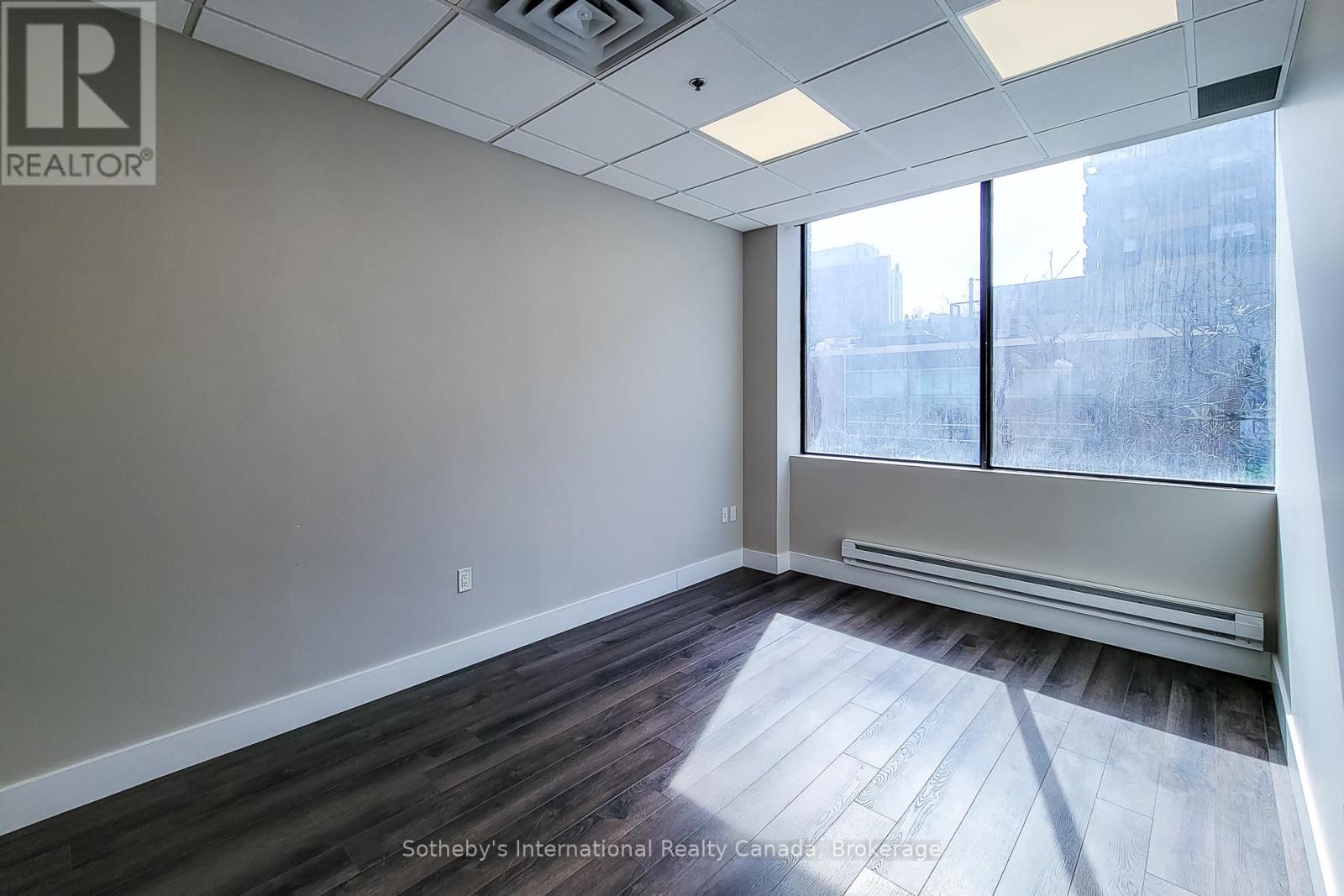 200 - 180 JAMES STREET S