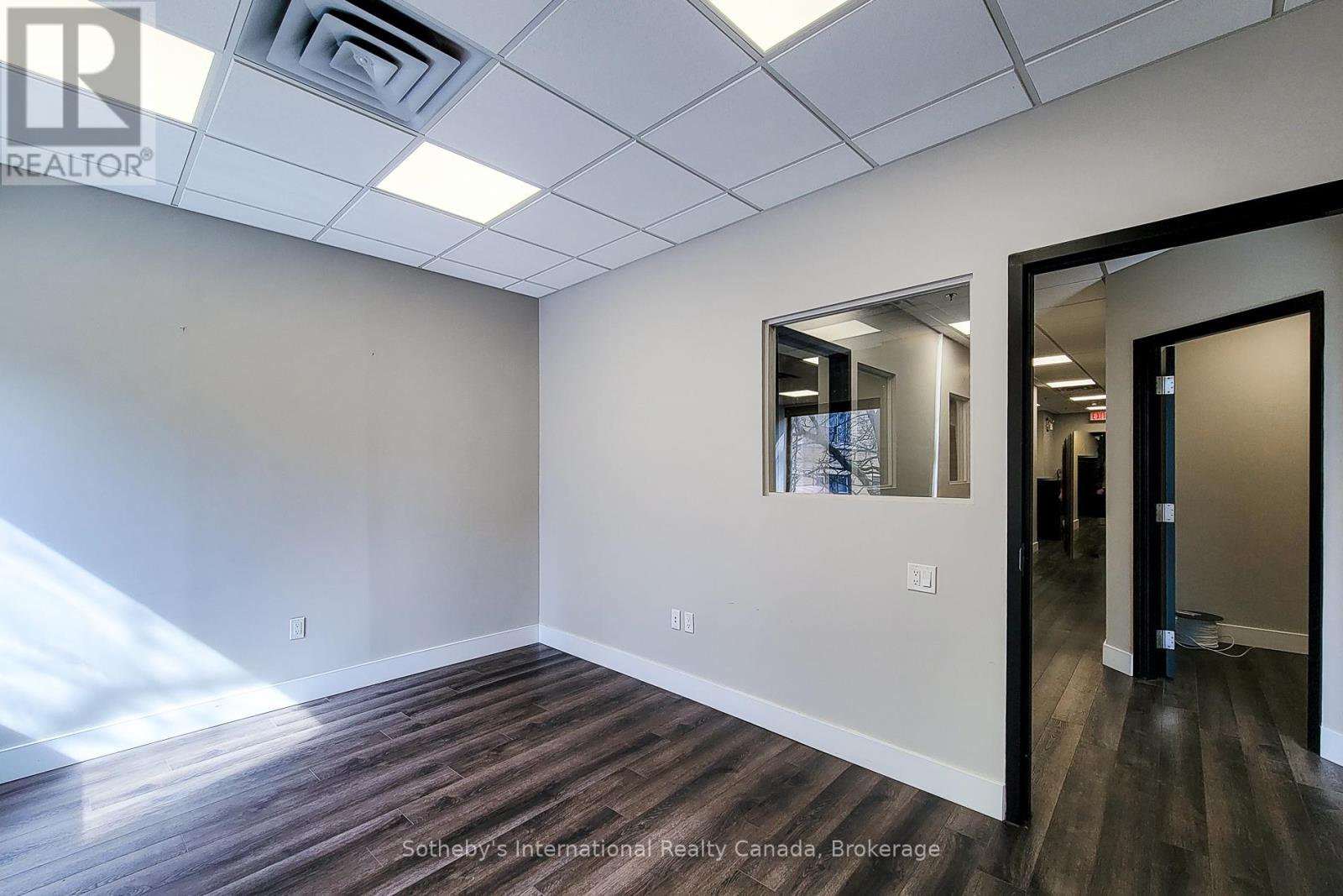 200 - 180 JAMES STREET S