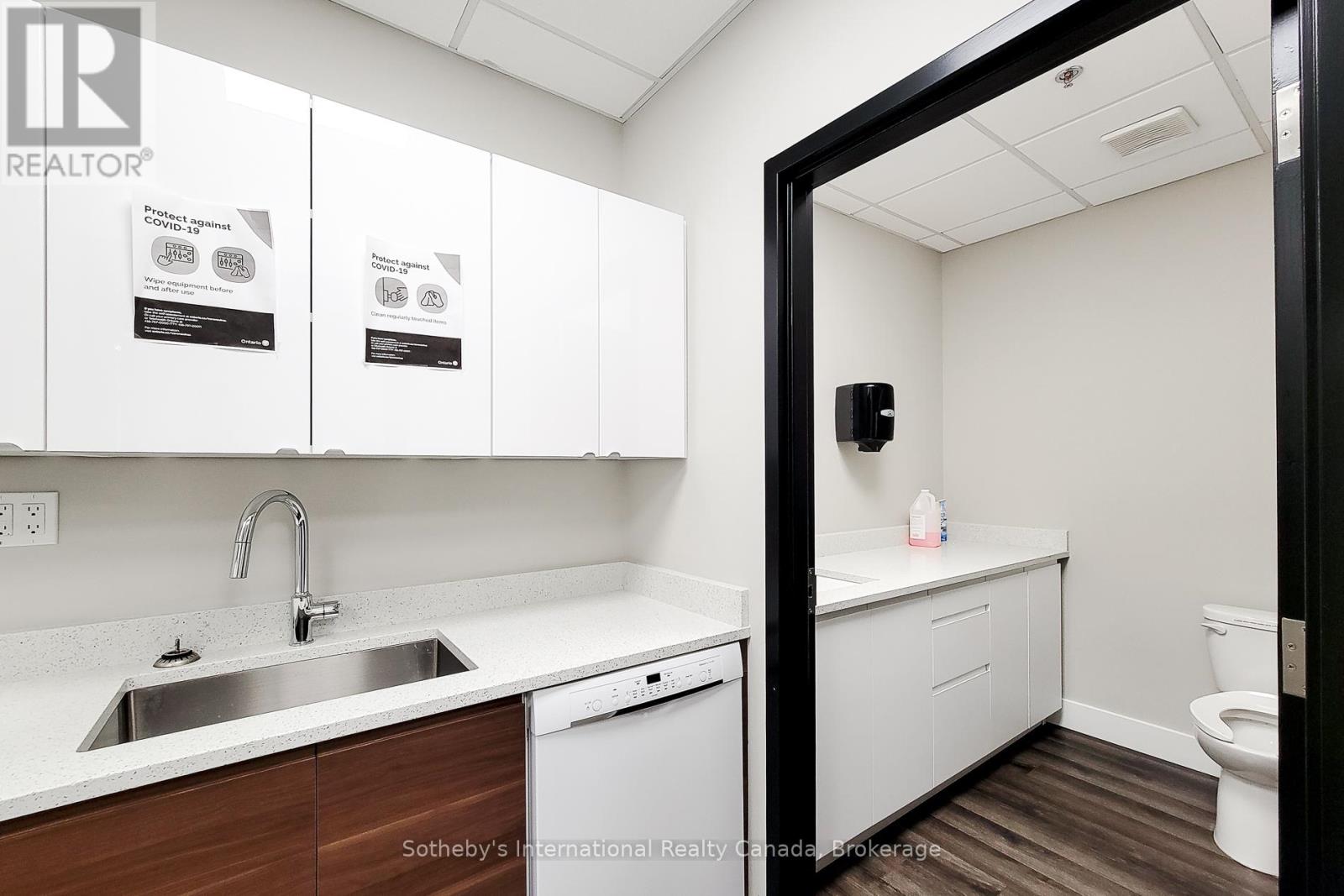 200 - 180 JAMES STREET S