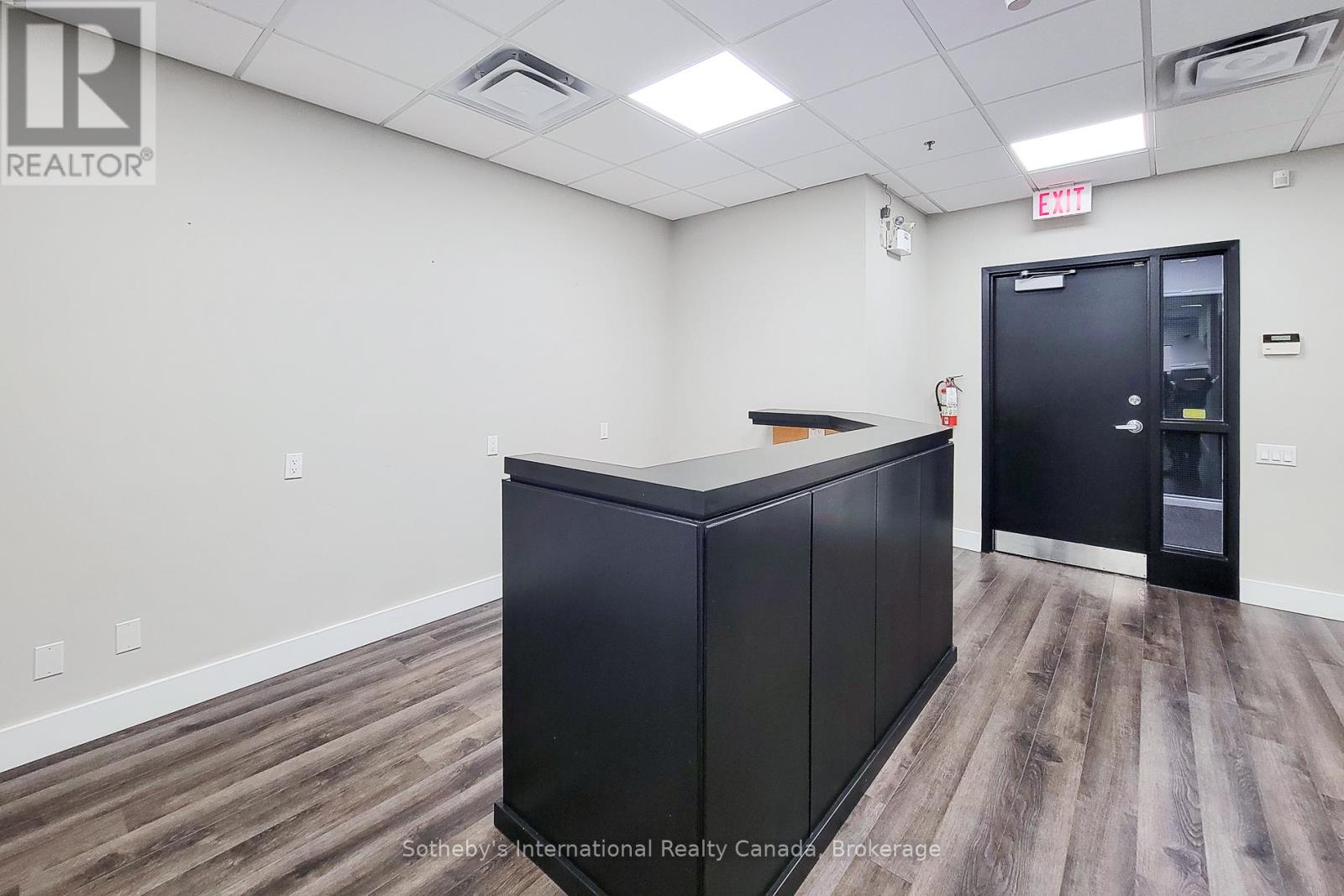 200 - 180 JAMES STREET S