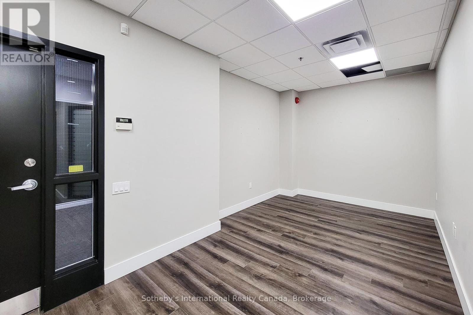 200 - 180 JAMES STREET S