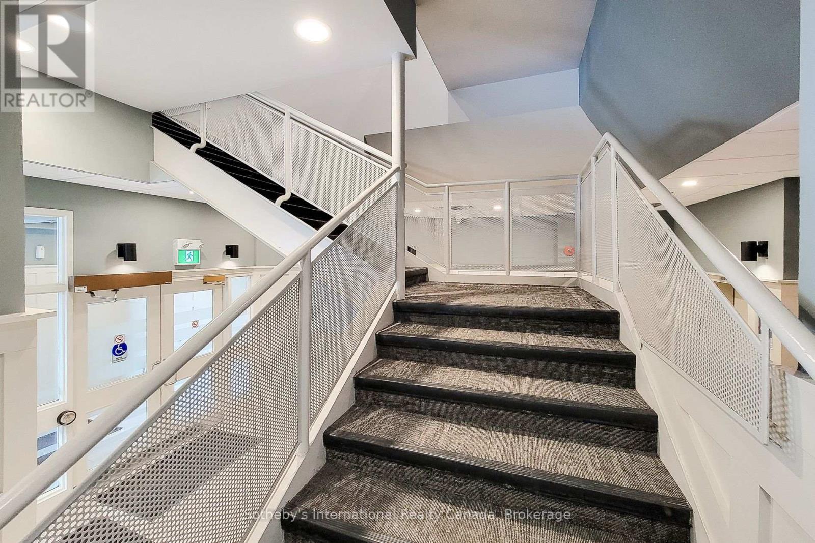 200 - 180 JAMES STREET S