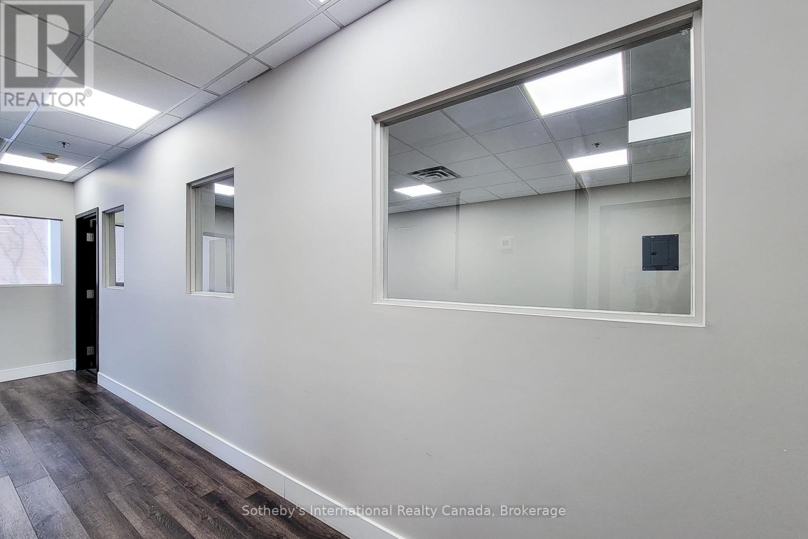 200 - 180 JAMES STREET S