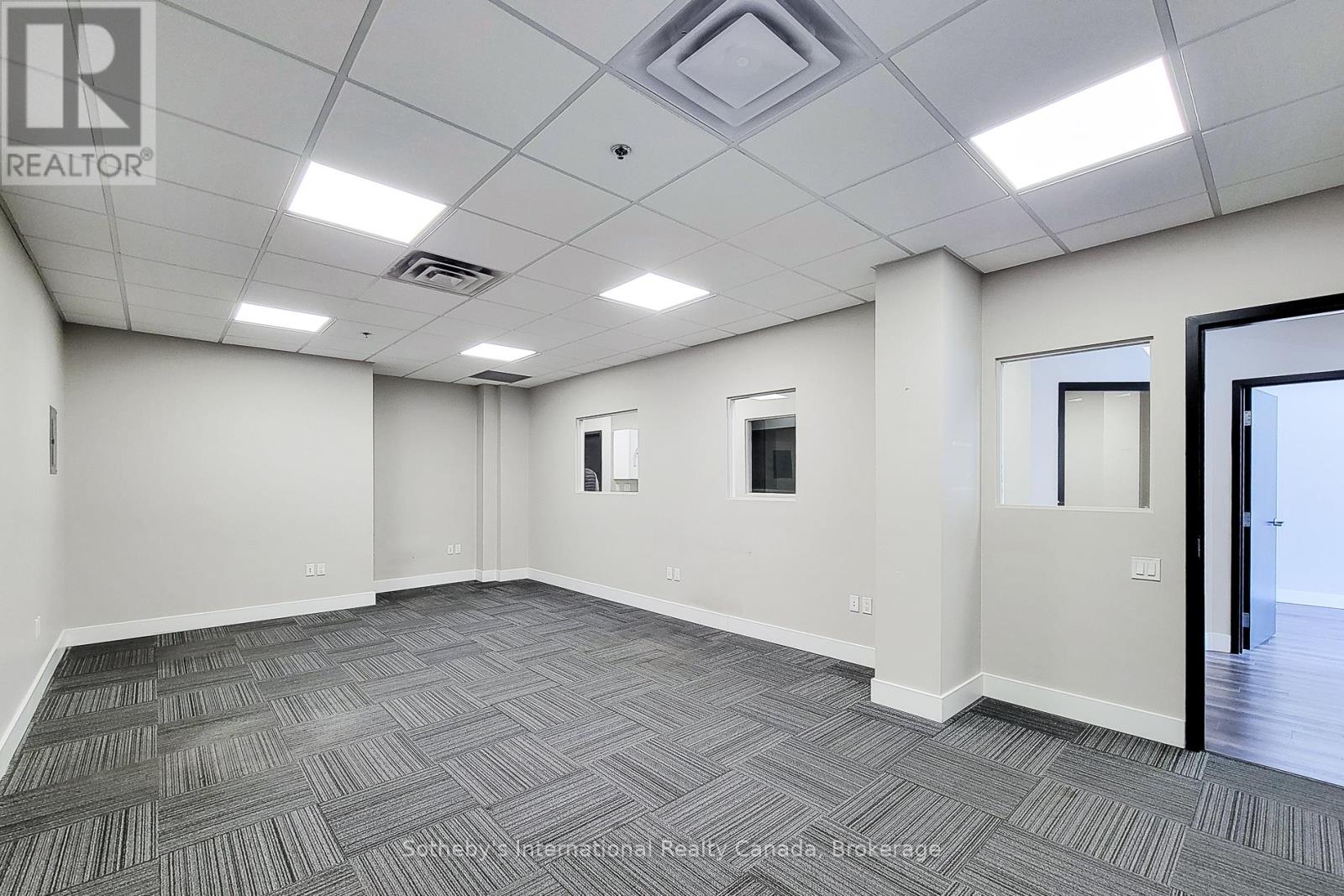 200 - 180 JAMES STREET S